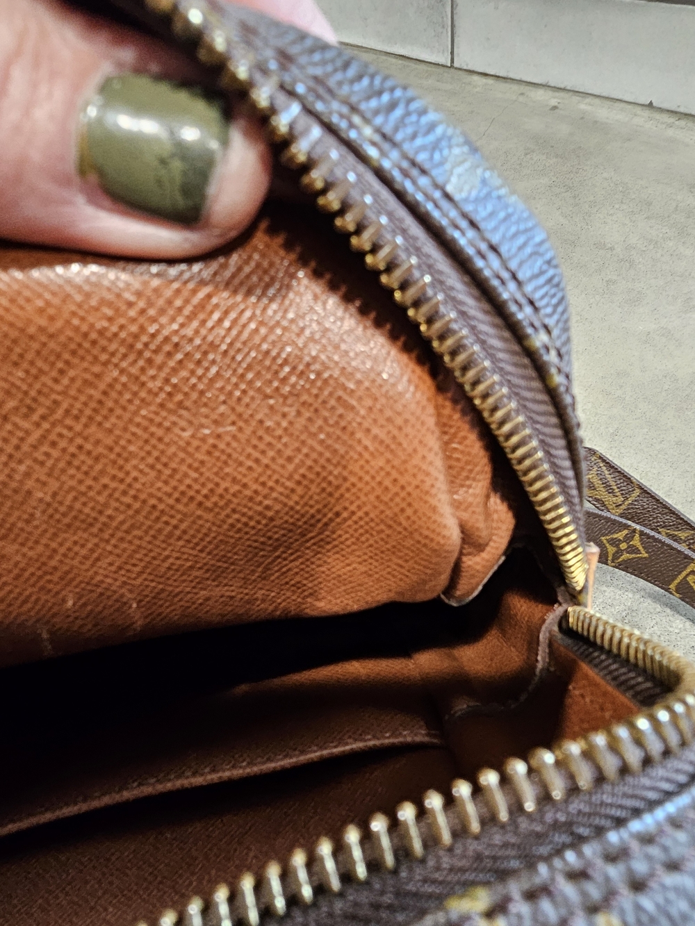 Louis Vuitton Amazone MM - Picture 10 of 10